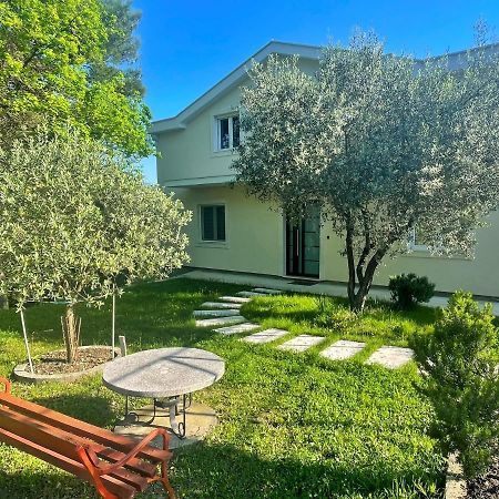 Petivat Gardens Apartment Exterior photo