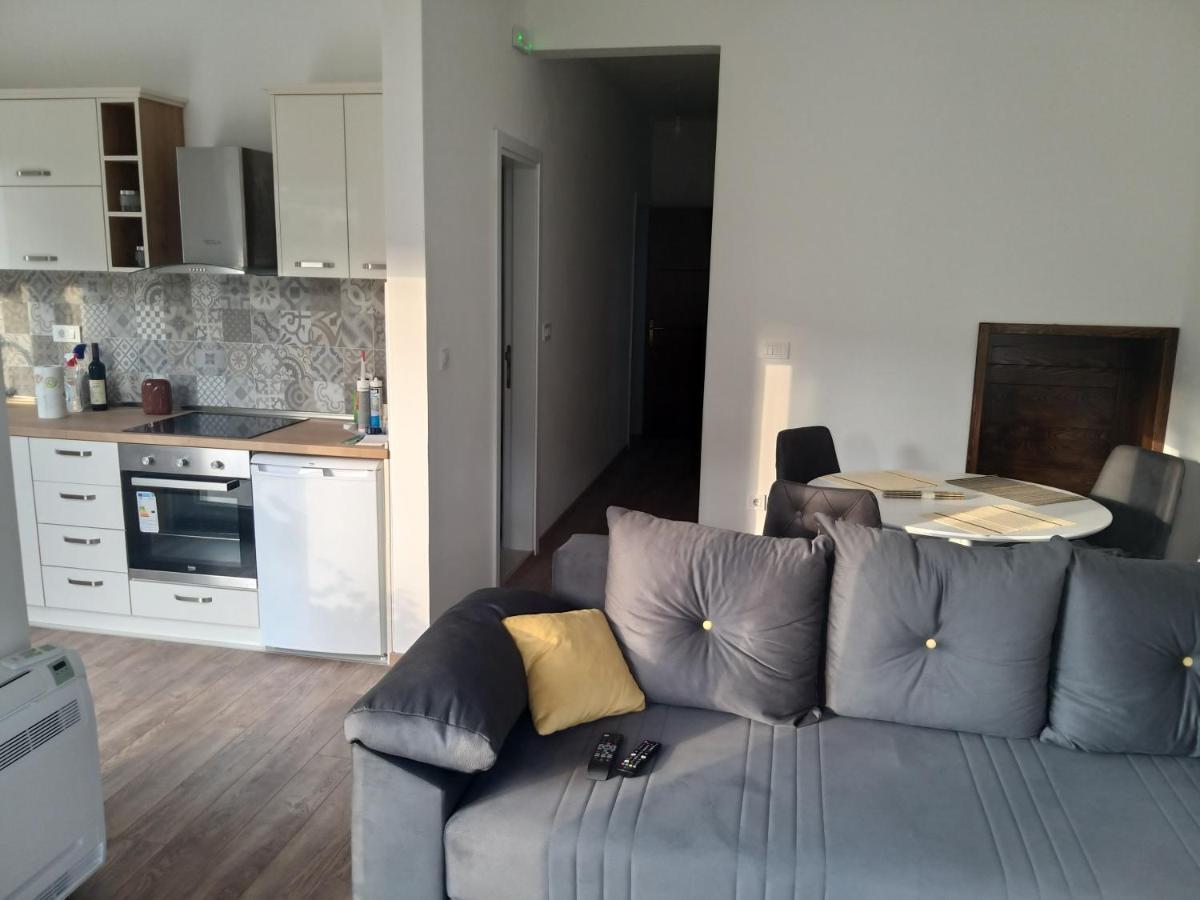 Petivat Gardens Apartment Exterior photo
