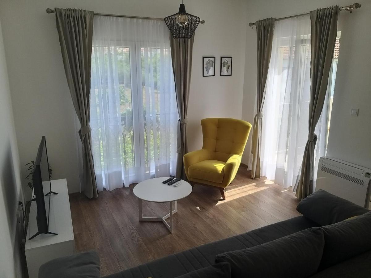 Petivat Gardens Apartment Exterior photo