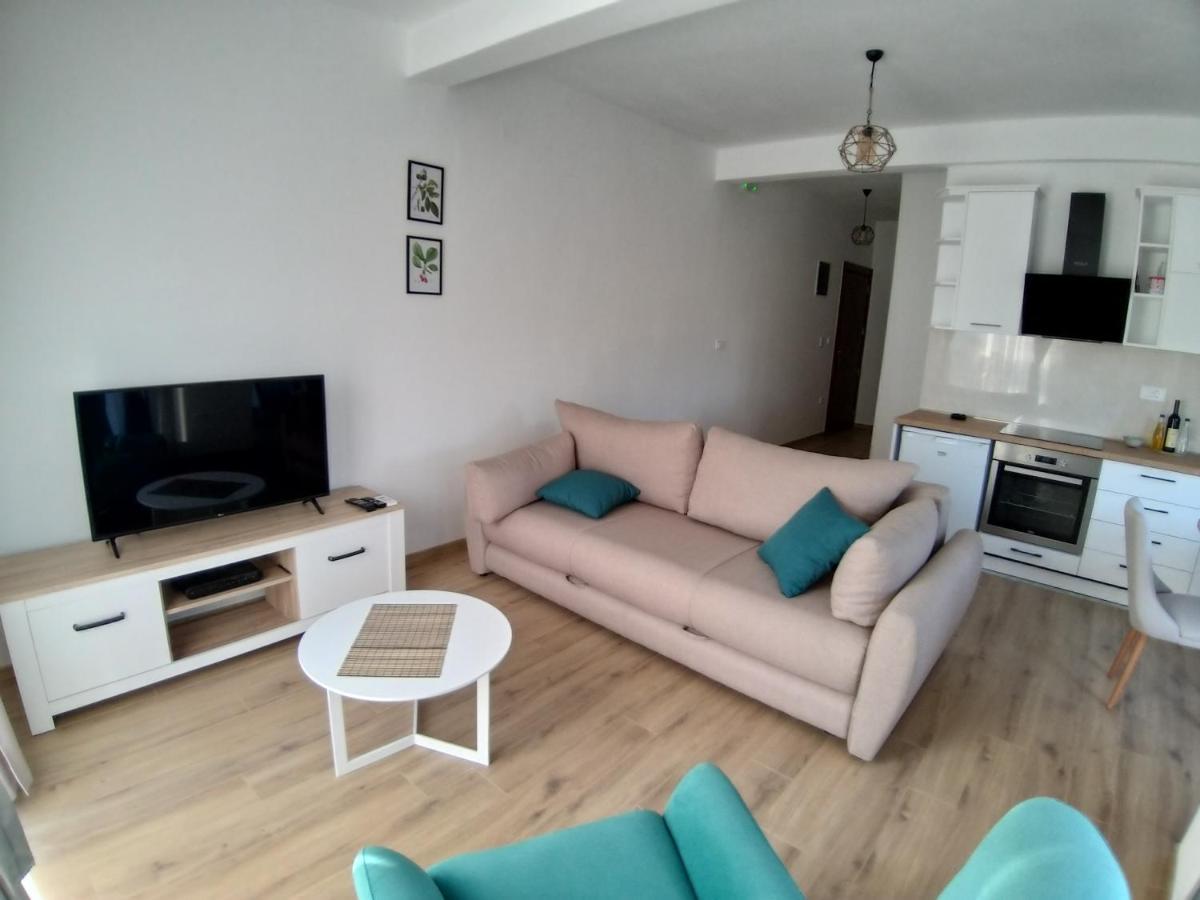 Petivat Gardens Apartment Exterior photo